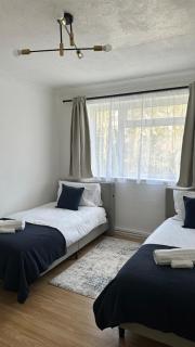 The Snug Nest - Modern 2 Bedroom Apartment - Belvedere - 4