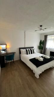 The Snug Nest - Modern 2 Bedroom Apartment - Belvedere - 9