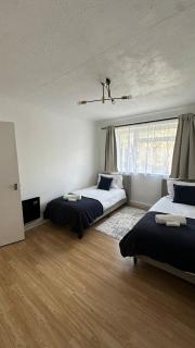The Snug Nest - Modern 2 Bedroom Apartment - Belvedere - 5