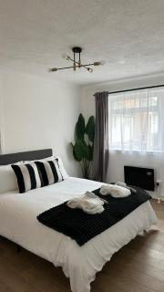 The Snug Nest - Modern 2 Bedroom Apartment - Belvedere - 7