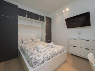 Modern & Functional studio steps from Bosco Verticale & Gae Aulenti - Milan - 3