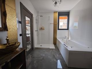 casa completa de lujo con jardin y piscina compartida - 2