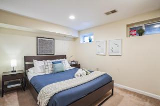 1BR Queen Suite w secure Parking and FiberOptics - 0