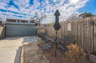 1BR Queen Suite w secure Parking and FiberOptics - 1