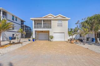 401 Pet-Friendly, Pirate's Cove Retreat home - 1