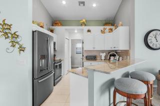401 Pet-Friendly, Pirate's Cove Retreat home - 2