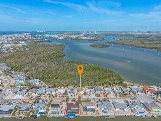 401 Pet-Friendly, Pirate's Cove Retreat home - Fort Myers Beach - 3