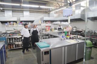 D9 Restaurant and Hotel - - 1