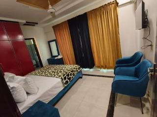 Royal Enclave Hotel - Lahore - 1