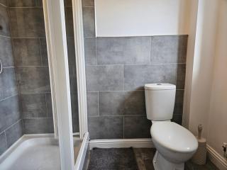 Binley Home with Parking - Ideal for Contractors, Families and Groups, location next to Shopping Park - 5