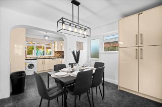 Stylish 3 Bedroom House - Garden - Pool Table - Parking 165M - 8