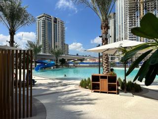 2BR Burj Khalifa View in Dubai with Beach Access - 8