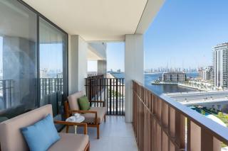 2BR Burj Khalifa View in Dubai with Beach Access - 4