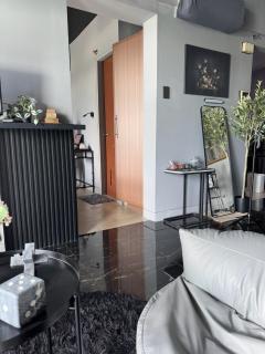 The Obsidian Nest - Modern Escape - 5