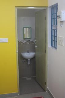 Studio Apartment with private entrance, behind DLF and near L&T, RMZ IT park and close to SRMC & MIOT Hospital - 2