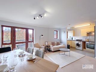 Fully Serviced Two Bed Apartment in Poplar - Londra - 0