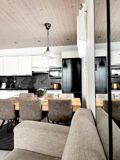 Kulta Villa, keskellä Vuokattia sisältyy Sauna, ilmainen Pysäköinti, Wi-Fi, 65smartTV, oma pieni piha alue, sopii perheille - 0