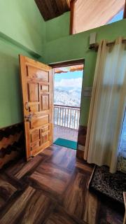 BohOdyssey Hallan a Traditional Village Stay with Panoramic Mountain Views - 9