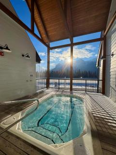 Brand New Luxury Condo at Banff Entrance - 7