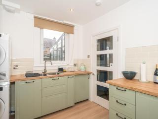 Charming Family House in Rosewell - Pass the Keys - 6