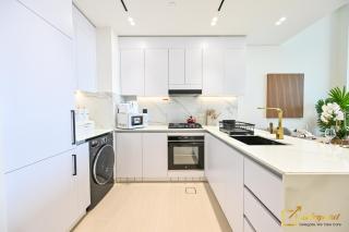 Stunning 1BR in JVC Binghatti Amber by Deleguest - 4