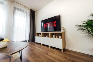 Apartment Rezidencia Severná, 24hr Self Check-in, 2 Bedrooms, Free Garage Private Parking, Balcony, 5-minute walk to City Centre - Banská Bystrica - 4