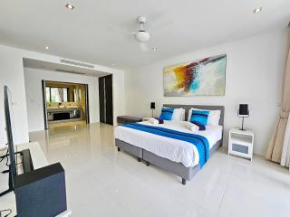 Stylish 2 Bedroom Apartment with pool access in Surin - Ban Lum Fuang - 1