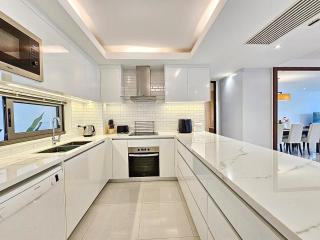 Stylish 2 Bedroom Apartment with pool access in Surin - Ban Lum Fuang - 8