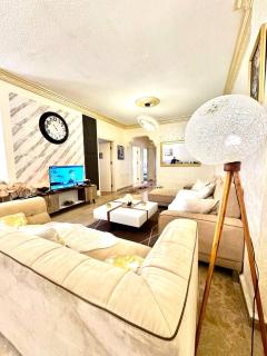 Stylish 3 Bedroom apartment in Amman - 8