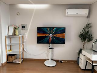 Gangnam City View with Balcony - Netflix & Youtube Free - 4