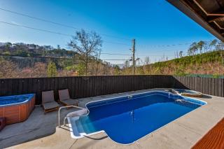 The Sparrow - 6BR Cabin - Heated Pool, Hot Tub & Theater - Sevierville - 2