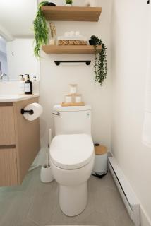 Luxury Scandinavian Suite Cozy and Bright - North Vancouver - 1