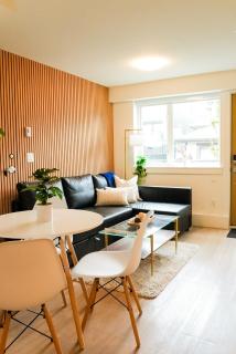 Luxury Scandinavian Suite Cozy and Bright - North Vancouver - 3