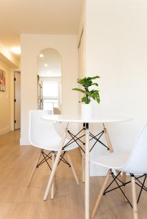 Luxury Scandinavian Suite Cozy and Bright - North Vancouver - 4