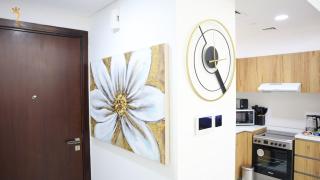 Tranquil Masdar 2BR Pool and Free Parking - Abu Dhabi - 5