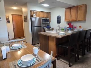 Swan's Woodland Getaway Condo - Reeds Spring - 6