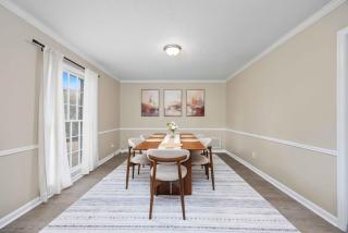 4-Bed Haven Pool Table, Shuffleboard Massage Chair close to Fort Benning and downtown - Columbus - 3
