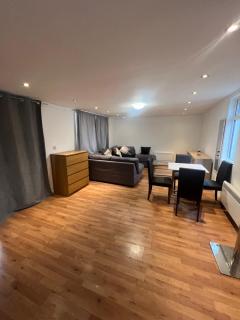 Large St Albans Garden House - Saint Albans - 9