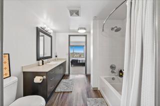 Hollywood Condo - steps to Universal, good for 6 guests - Los Angeles - 6