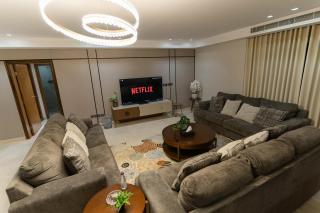 Luxury and Spacious 3BR Apartment 10min haram Nabawi - Medina - 0