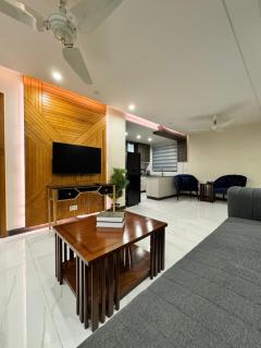 Lux Haven Stays 2 Bedroom Luxury Apartment Near Gulberg - Ultimate Getaway Experience - Lahore - 0