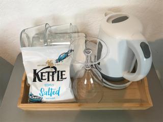 fAiRy DeLL Guesthouse, with cozy lockable rooms, tv, tea tray with choccies, free wifi and parking, 24hr check in, COA, all are welcome - Bradford - 9
