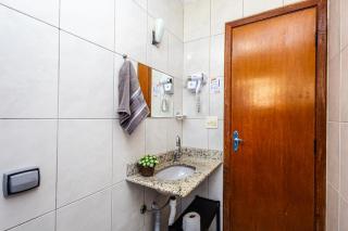 Vila Tupi-Praia Grande , 100 metros da praia, 2 quartos ,sendo uma suíte, Piscina , varanda com churrasqueira, garagem , Wi-Fi - 2