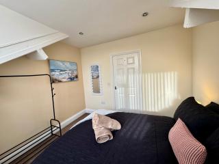 Ocean Apartment, Spacious 5 bedroom holiday home - Whitley Bay - 2