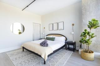 Chique Loft 15 Min from NYC with City View & Pool - 3