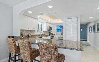 Cozy Two-Bedroom Beachfront Condo - Fort Myers Beach - 2