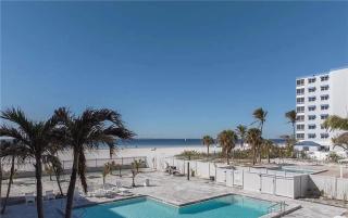 Cozy Two-Bedroom Beachfront Condo - Fort Myers Beach - 4