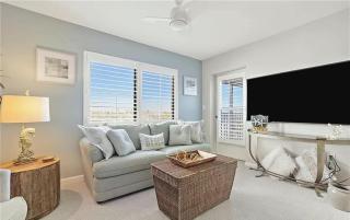 Cozy Two-Bedroom Beachfront Condo - Fort Myers Beach - 7