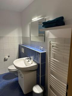 Sehr schöne Wohnung mit Kaminofen - - 4