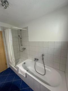 Sonnenlage - Ferienwohnung nahe Pforzheim-Karlsruhe - 7 Minuten zur A8 - - 6